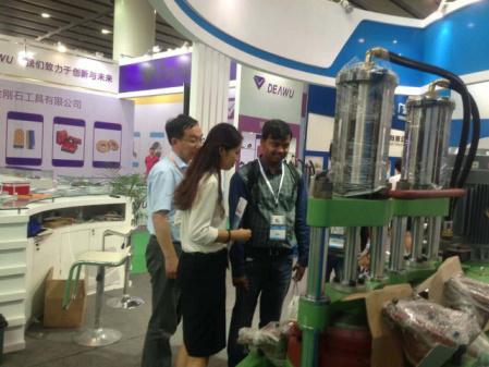 2016年參加廣州陶瓷設(shè)備展11 2016年參加廣州陶瓷設(shè)備展11