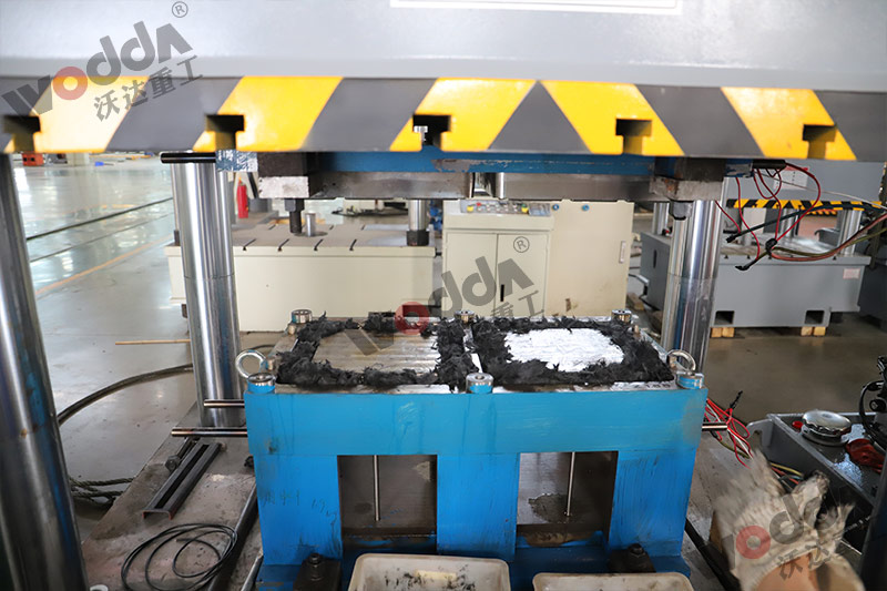 315噸樹(shù)脂井蓋成型液壓機(jī)模具