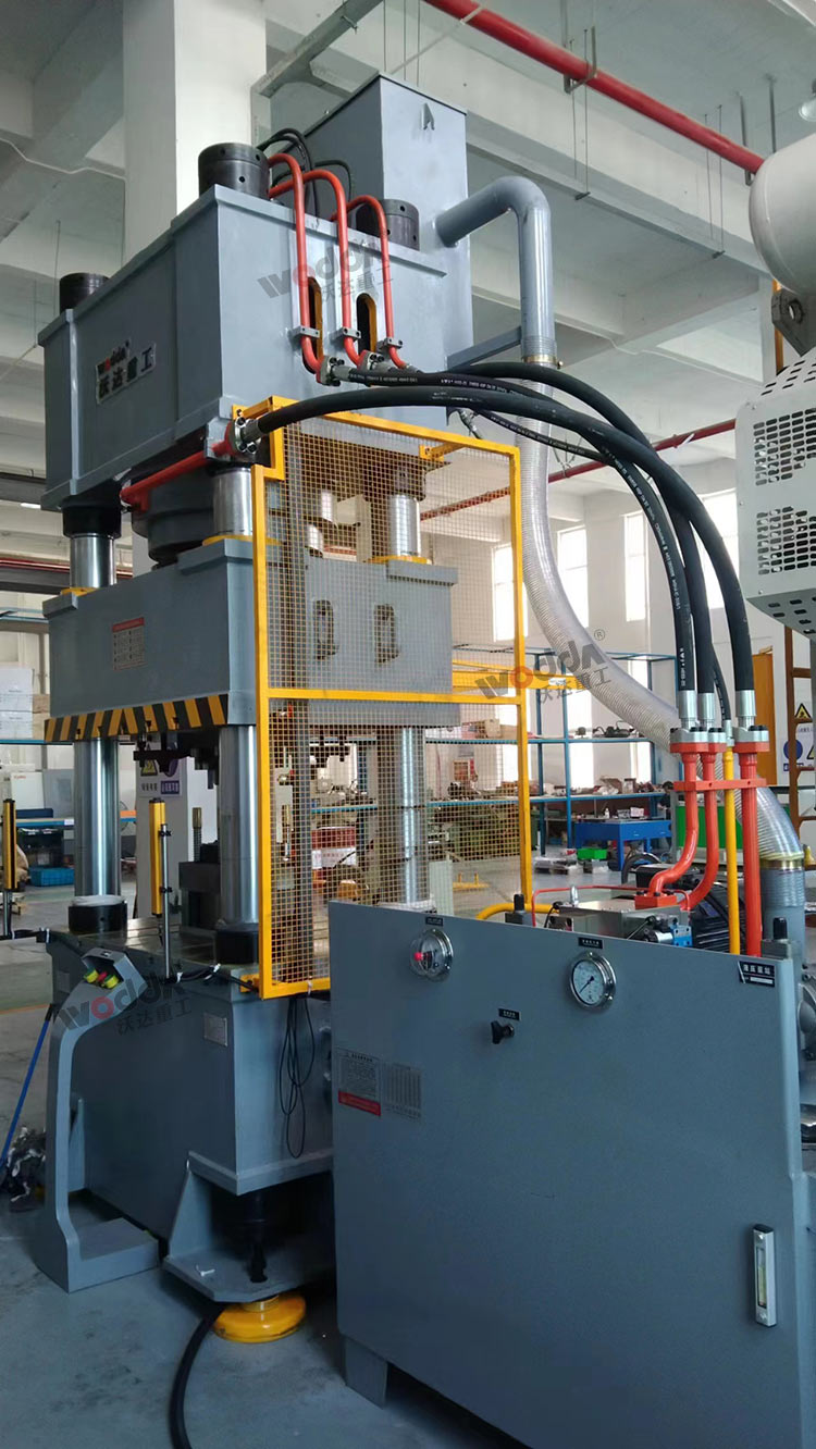 630噸汽車(chē)零部件成型液壓機(jī)客戶現(xiàn)場(chǎng)