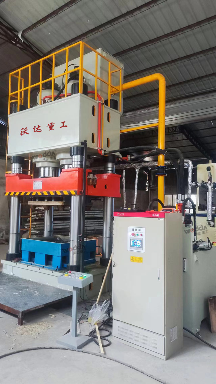 1250噸木屑托盤(pán)成型液壓機(jī)客戶(hù)現(xiàn)場(chǎng)